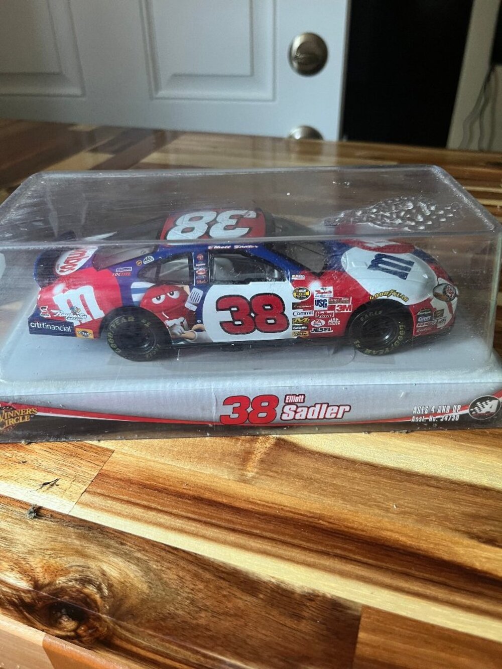 Winner's Circle Elliott Sadler 38 M&M's NASCAR Diecast Car